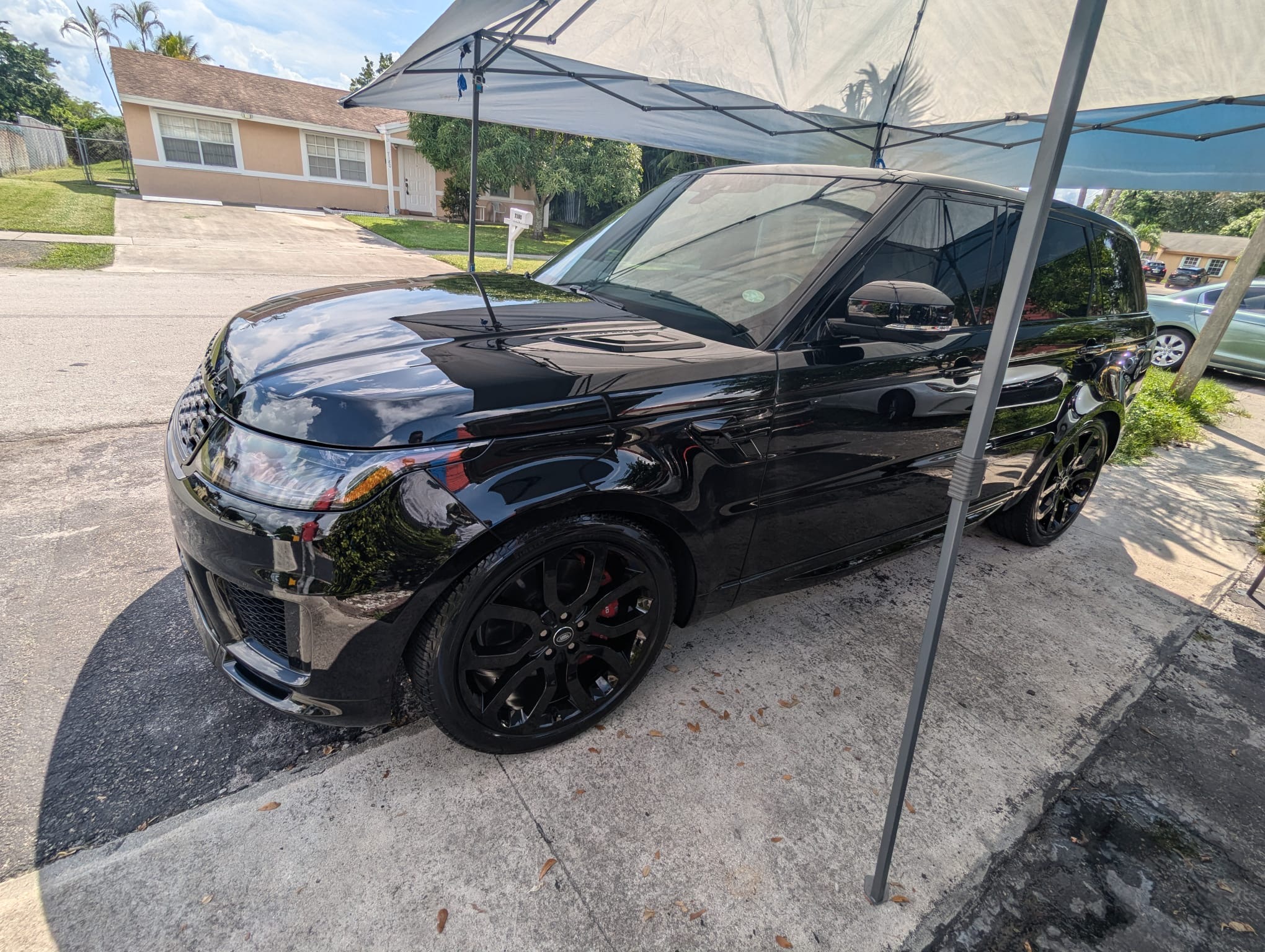 5 year Ceramic Coating on this 2022 Range Rover Sport in plantation Florida 